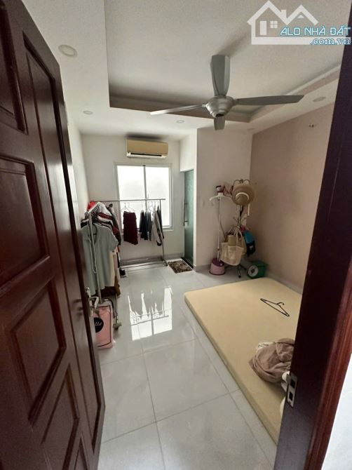 Nhà đẹp HXT gần ngay ngã 4 Hàng Xanh, DTCN 50m2, 1T 4L, 4 PN, tặng NTCC, giá 10,49 tỷ TL