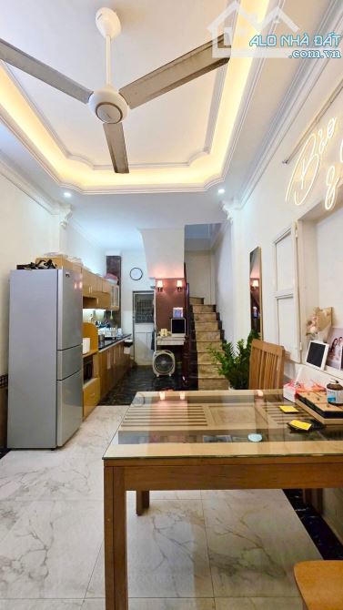 GIÁ 8.5 TỶ! NHÀ ĐẶNG TIẾN ĐÔNG - ĐỐNG ĐA: 30M², 5 TẦNG - 10M RA Ô TÔ TRÁNH!