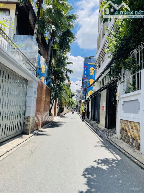 Nhà đẹp 4 Tầng - HXH 4m Nguyễn Hồng Đào DT: 4.3x17m [nở hậu]. Cách MT 30m Giá 9.5 tỷ TL