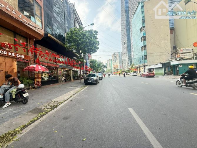 Mặt phố Nguyễn Tuân gần đầu ngã 4 - DÒNG TIỀN CHO THUÊ 80TR / THÁNG