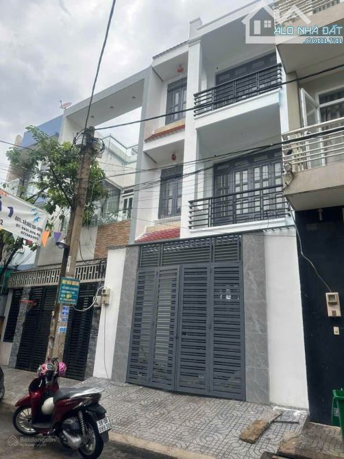 1 / Tân Thới Nhất 21 .Diện tích : 5x16m nhà 2 lầu đang cho thuê 14tr/th giá  8.8 tỷ