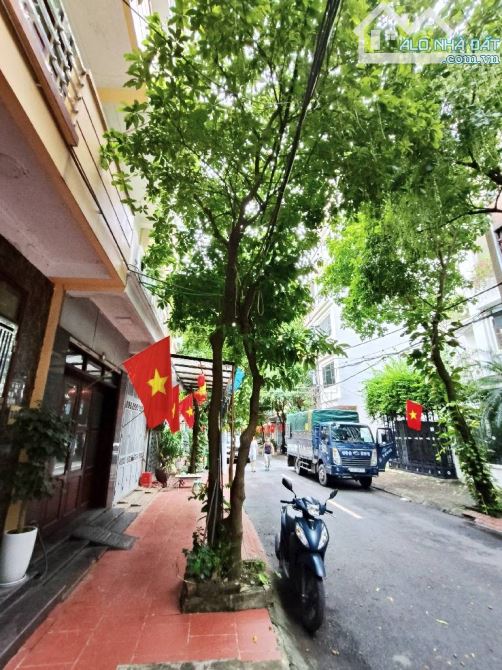 Nhà Phân Lô Liền Kề Đa Sỹ 54m xây 5 tầng 2 thoáng , Ô tô tránh vỉ hè rộng, kinh doanh. Giá