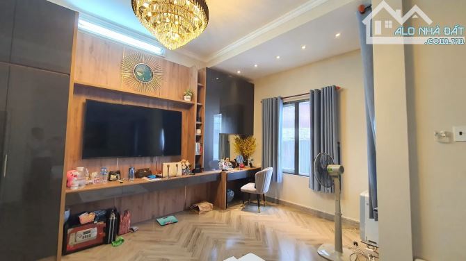 NHÀ ĐẸP 4 TẦNG NGAY VÕ THỊ SÁU, TÂN ĐỊNH QUẬN 1, DT 112.8M2 GIÁ 28.5 TỶ