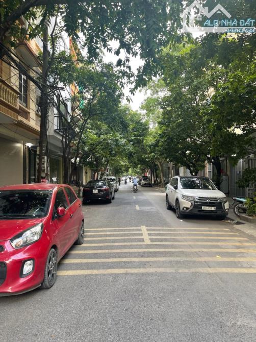 Bán đất tặng nhà cấp 4 vỉa hè OTO TRÁNH kinh doanh yên phúc văn quán dt 60