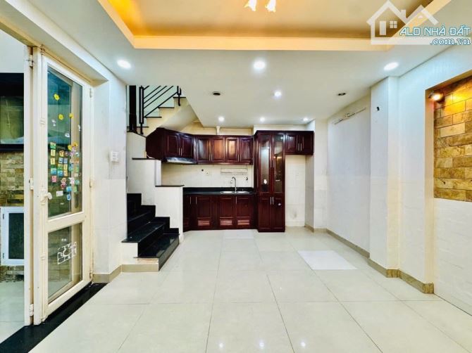 🔥🔥 HUỲNH VĂN BÁNH, P11, PHÚ NHUẬN, 26m2, 5 TẦNG. GIÁ: 5,68 TỶ🔥🔥