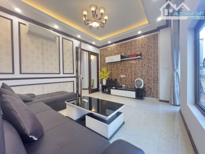 BÁN NHÀ NGỌC TRÌ, LONG BIÊN – 48,8M², MẶT TIỀN 4,5M, GARA Ô TÔ, NHÀ DÂN XÂY, GIÁ 9,4 TỶ