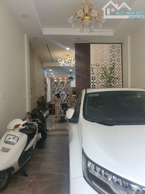 Bán Nhà Đường Trần Quang Khải, Nhà Mới Đẹp Ở Ngay, Diện Tích: 64M2 3 Tầng Giá 18,5 Tỷ