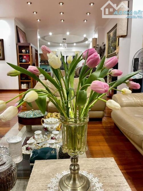 BÁN NHÀ CHÙA BỘC, 7 TẦNG, MẶT TIỀN HOA HẬU, LÔ GÓC, NGÕ THÔNG Ô TÔ, 105 M2, 34 TỶ