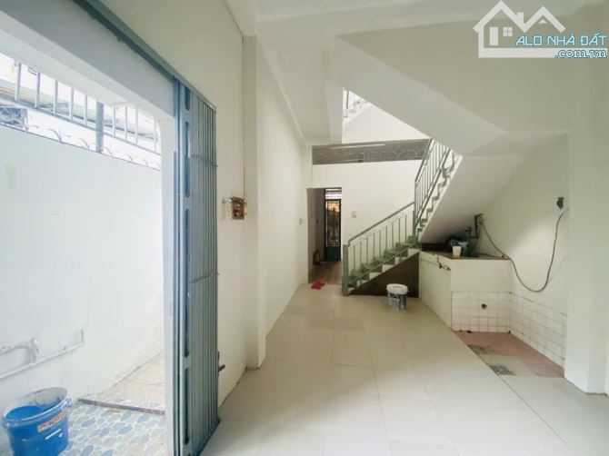 DUY NHẤT 1 CĂN , MẶT TIỀN RỘNG 4.3 X 18 , 3 TẦNG GIÁ 6.5 TỶ. ( HẬU GIANG + QUẬN 6