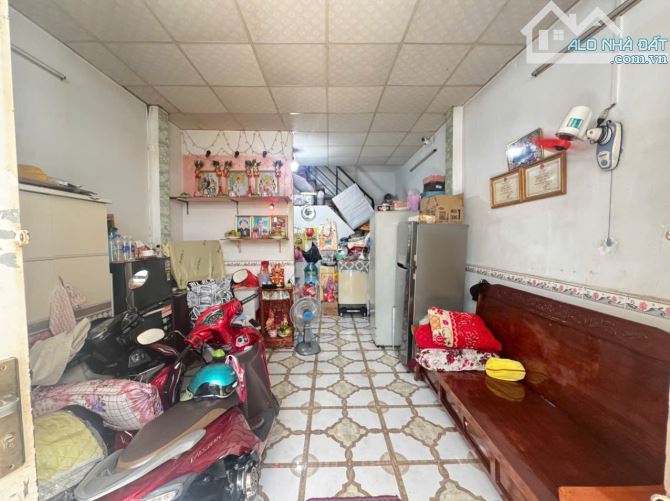Bán nhà cũ tiện xây mới trung tâm q6 4x9m - hẻm 4m - 3tỷ