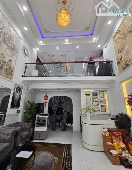 Chỉ hơn:5 tỷ. Nhà 5 tầng mới keng, Hương Lộ 2, Bình Tân. 5PN. Dt:5,5 x 10m. Xem là mê