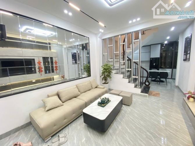 - Bán nhà Hồ Tùng Mậu, 10m ô tô, nội thất xịn sò, sát phố, 33m2, 8.3 tỷ.