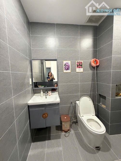Nhà đẹp HXH Lê Quốc Hưng 49,8x4,2x3 tầng, pháp lý chuẩn chỉ 5,280T - 10