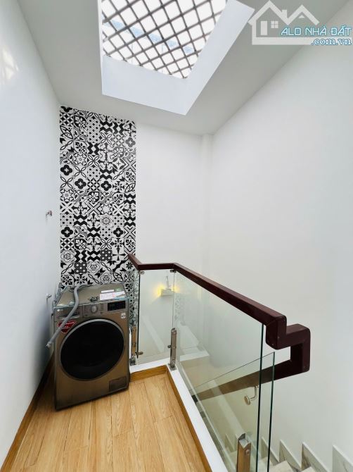 Bán nhà HXH Cách Mạng Tháng Tám, P 11, Q 3 Giá 8 TỶ 9. DT 36 m2 5 Tầng ( có thang máy) - 11