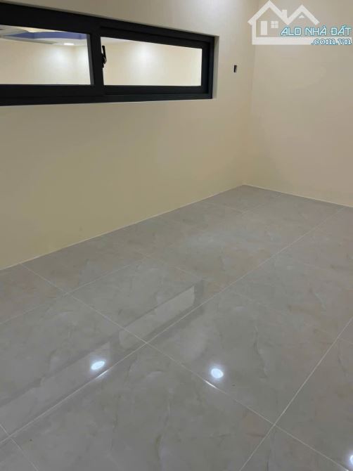 Nhà HXH ngay Đặng Văn Bi, mới vừa xây xong, đẹp lung linh. 1 trệt 1 lầu, 2pn 2wc - 11