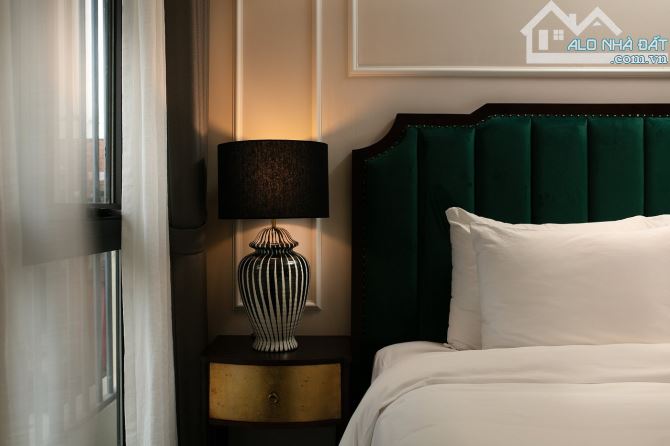 Bán khách sạn MP Hàng Bông - Hàng Gai - 195m2 42 phòng KD - 188 tỷ - Dòng tiền 2,4 tỷ/th