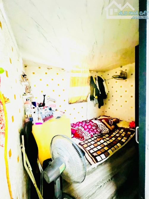 Bán gấp căn hộ Tập thể căn góc siêu hiếm,Phố cổ Hàng Bồ, Hoàn Kiếm.90 m2 – 3 PN. 4,48 tỷ