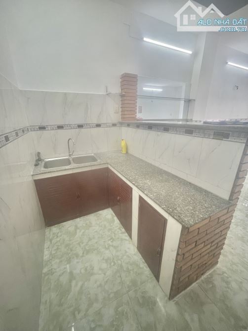 Bán gấp nhà đẹp ở ngay, sát mặt tiền đường Lò Gốm 30m2, SHR, HCĐ, chỉ 3.85 tỷ. - 1