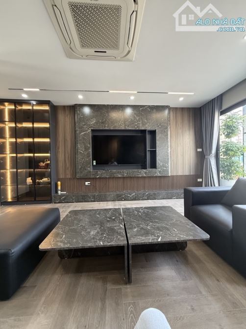 Bán nhà Ngọc Lâm 52m2 , nhà đẹp rực rỡ , ngõ ô tô thông tặng nội thất 500 triệu, hơn12 tỷ - 1