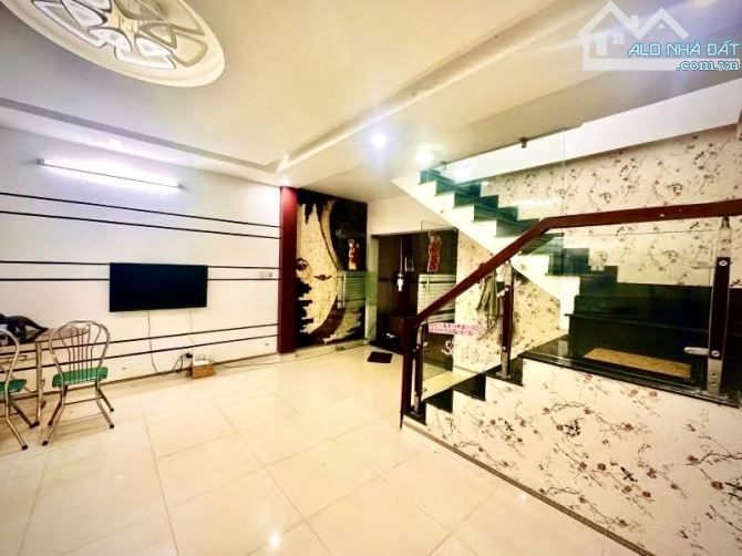 Nhà 2 tầng, ô tô vào nhà - Hoà Xuân- Giá chỉ 4,89 tỷ - 1