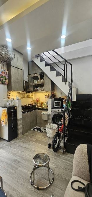 Bán Nhà 2 Tầng, Ngang 4.7m Nở Hậu, Full Nội Thất Hẻm Thông Le Văn Lương Nhỉnh 3 Tỷ - 1