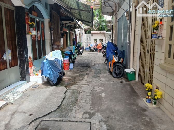 Nhà 2 mặt hẻm, 30 mét ra MT Trần Hưng Đạo, Q1, gần pullman,  5x5m trệt 2 lầu giá 12 triệu - 1