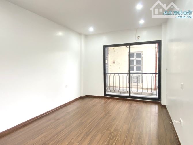 BÁN NHÀ THẠCH BÀN 36M2, 5 TẦNG MỚI ĐẸP, Ô TÔ DỪNG ĐỖ CỔNG, 6.4 TỶ. - 1