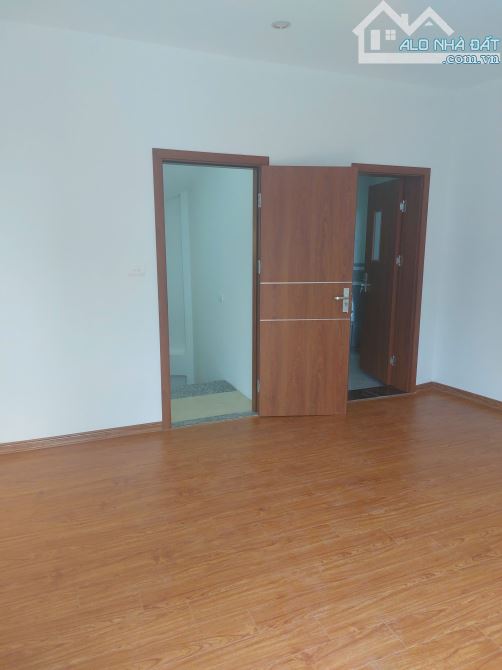 Bán Nhà Thạch Bàn, Long Biên 33m2, 5T chỉ 6,1 tỷ (ngõ thoáng, ô tô cách 10m) - 1
