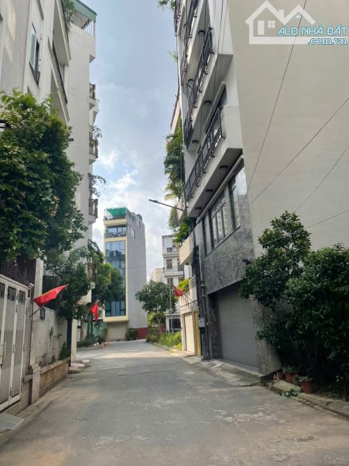 NHÀ ĐẸP TÂY HỒ VỈA HÈ Ô TÔ TRÁNH - FULL THỔ CƯ SỔ ĐỎ VUÔNG NỞ HẬU  - TIỆN ÍCH NGẬP TRÀN - - 1