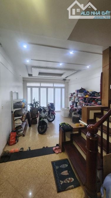 Nhà 4 tầng Tây Hồ, Nhật Tân Ngõ cao, sạch, gần phố - DT52m2 - Giá 10.7 tỷ - 1