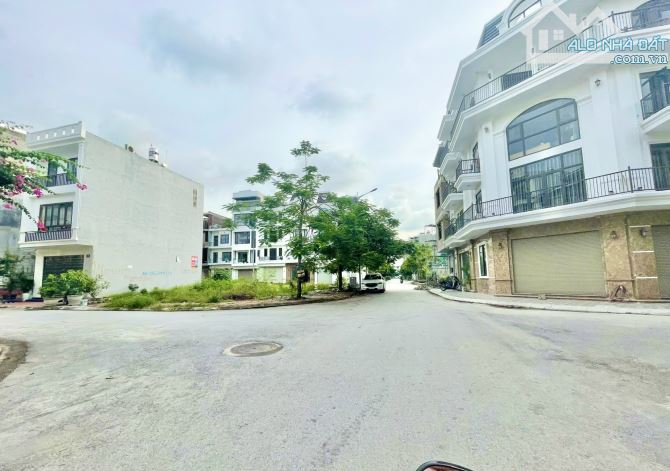 Bán lô đất kích thước đẹp 50m2 mặt tiền 5m đường 11m trong khu phân lô Hồng Bàng - 1