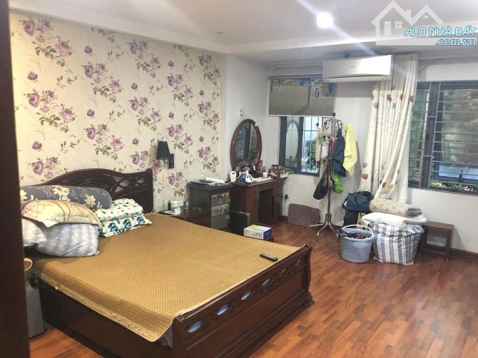 Bán nhà mặt phố Nguyễn Trãi, Thanh Xuân, 175m2 x 3 tầng, vỉa hè to, giá bán đất, 53 tỷ! - 1