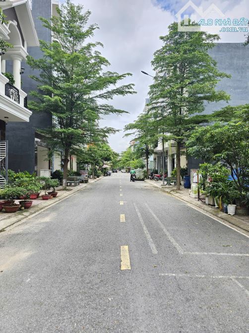 💰🏡 Bán Căn Nhà 1 trệt 2 Lầu mái đúc sân thượng  tp thuận an Bình Dương. 5 tỷ 00 - 1