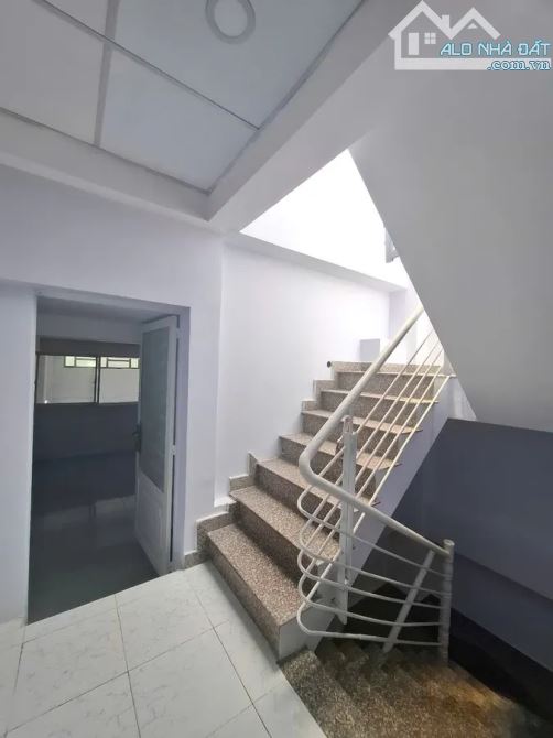 🏠 Bán nhà Cách Mạng Tháng Tám – 64m² – 3 tầng – 10.6 tỷ – Hẻm xe hơi, trung tâm Q10 - 1