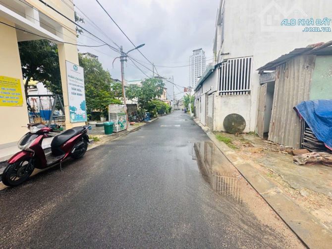 LÔ ĐẤT 2 MẶT KIỆT Ô TÔ  TRƯỚC SAU  NGANG HƠN 11M  CÁCH BIỂN MỸ KHÊ VÀI BƯỚC CHÂN - 1