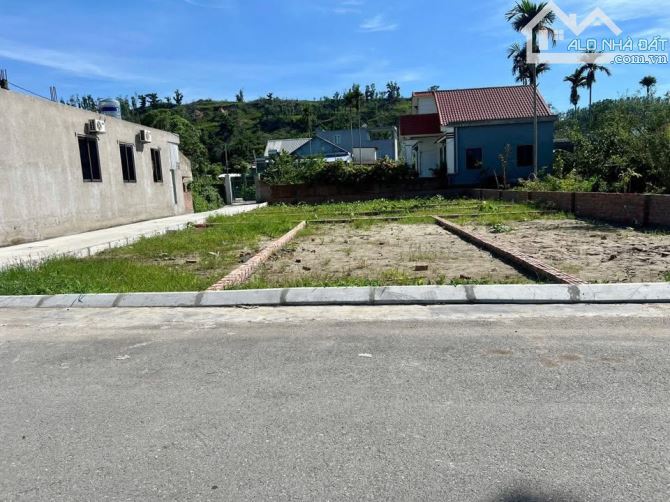 BÁN LÔ ĐẤT SIÊU ĐẸP MẶT ĐƯỜNG NHỰA THÔNG 2 XE Ô TÔ TRÁNH NHAU TẠI TRƯỜNG SƠN-AN LÃO - 1