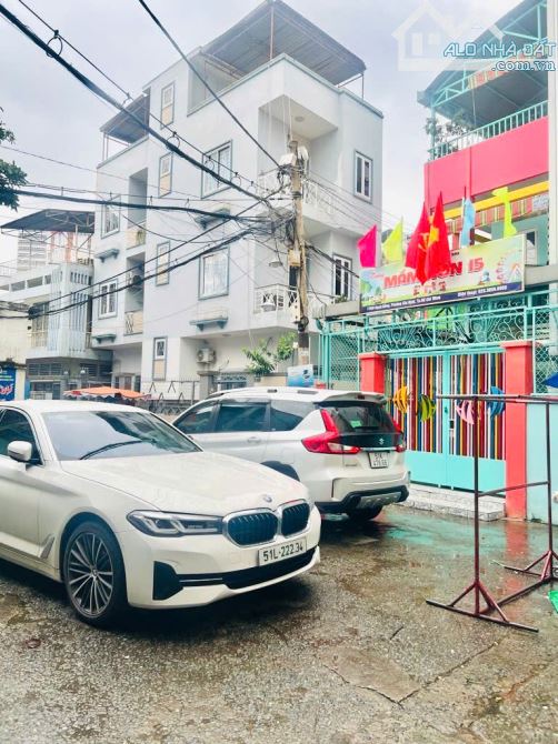 Siêu hiếm P. 15 - bán đất tặng nhà 2 tầng 70m2 - ngang đẹp 5.8m - ngay Hàng Xanh giáp Q. 1 - 1