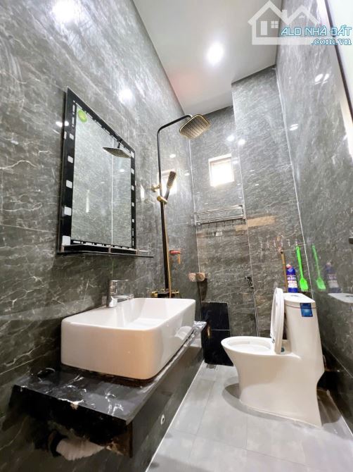 BÁN NHÀ MỚI PHƯỜNG TÂN HIỆP  - Diện tích : 4,5m x 15m - Sổ Hồng riêng thổ cư  - Thiết kế: - 1
