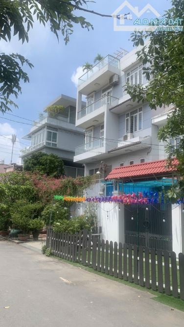 Nhà Khu phân lô, hẻm 8m, 4 tầng 103m² vuông vức, gần Gigamall, Hiệp Bình Chánh. Giá 12 Tỷ - 1