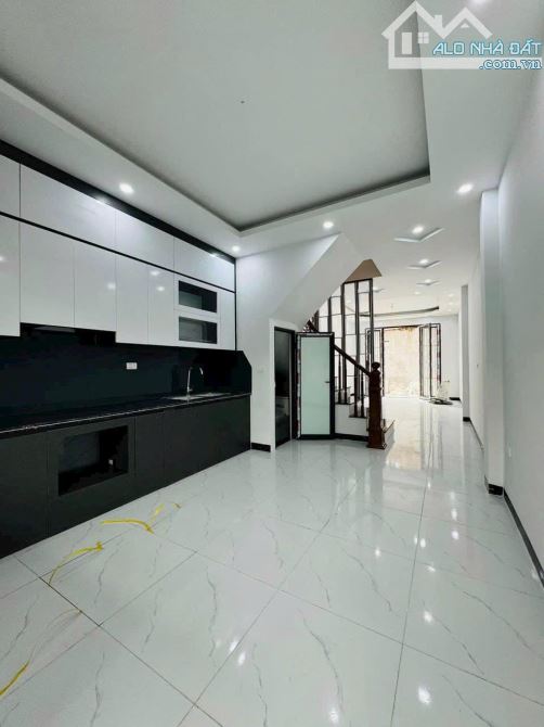 NGUYỄN VĂN HUYÊN – CẦU GIẤY – 32M² – NGÕ NÔNG – GẦN Ô TÔ – PHÁP LÝ CHUẨN - 1