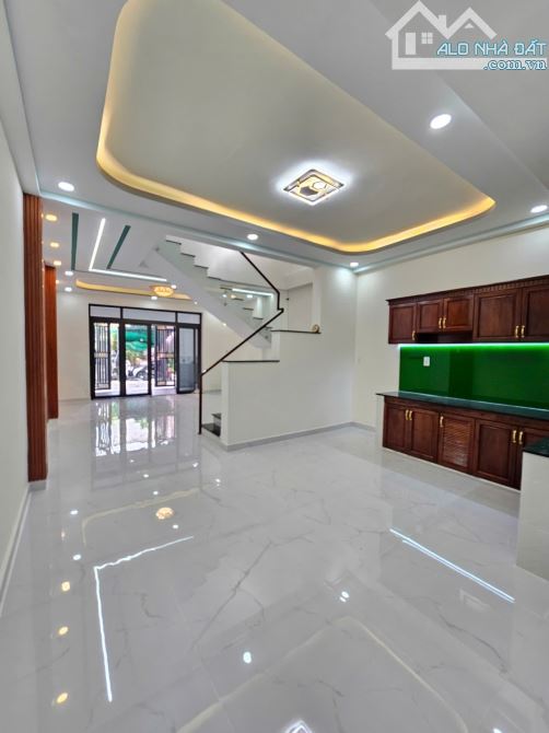 Nhà Mới 2 Tầng - DT: 90m2 - Nội Thất VÍP - Đường Xe Tải Thông Trần Văn Mười - QL 22. - 1