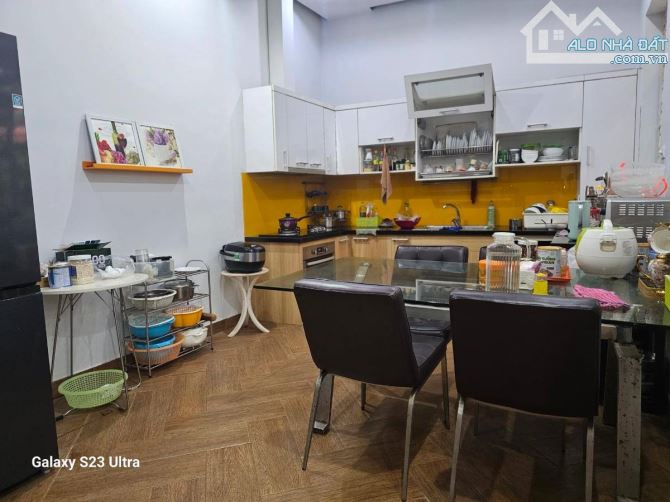 Bán nhà phố Nguyễn Đình Chiểu, 90m2, 4 tầng, mặt tiền 9.6m, 25.3 tỷ, ngõ thoáng, ở sướng - 1