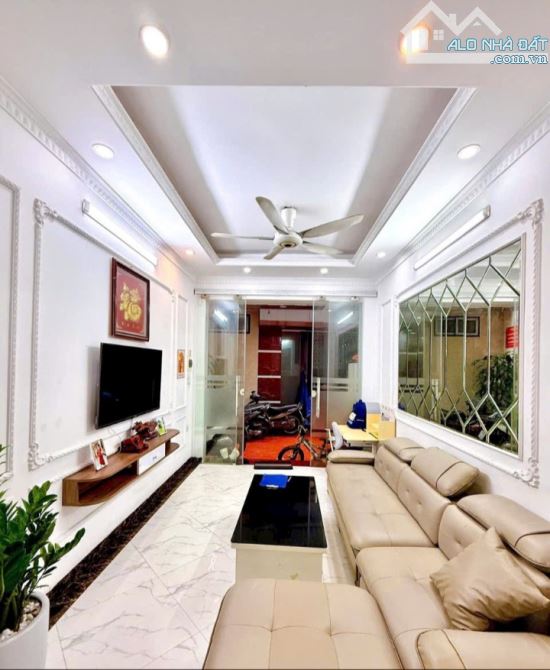 🚀 Ô TÔ ĐỖ CỔNG GỐC ĐỀ 7,95 TỶ/30M2/5 TẦNG - NHÀ CÁCH ĐƯỜNG HOÀNG MAI 30M. - 1