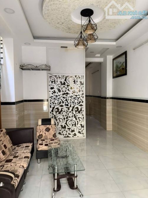 Nhà 2 tầng 2 phòng ngủ 4x10m mới đẹp nhà trống đường Quang Trung Phường Thông Tây Hội - 1