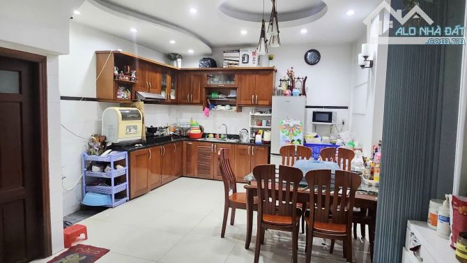 BÁN NHÀ HẺM XE HƠI 149 LÊ THỊ RIÊNG, P. BẾN THÀNH, Q.1, DT 62 M2 chỉ 23 Tỷ - 1