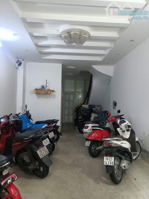 Bán CCMN Láng Hạ, 7 tầng thang máy, 11 căn hộ kk, doanh thu khủng, vị trí cực đẹp - 1