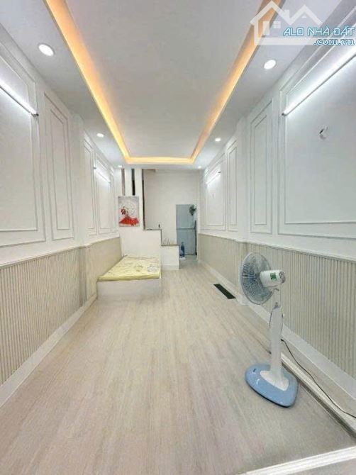 Nhà 3 tầng mới ở hậu L đường Nguyễn Thị Tần P. Chánh Hưng. Giá 5,59 tỷ TL - 1