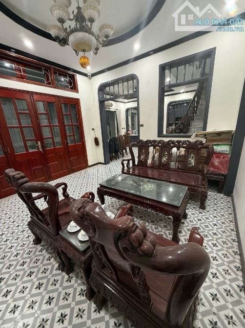 MẶT NGÕ SÁT PHỐ - LÔ GÓC  Ở LUÔN - KHU VIP QUÂN ĐỘI - Ô TÔ 4 CHỖ LÙI CỬA -KINH DOANH