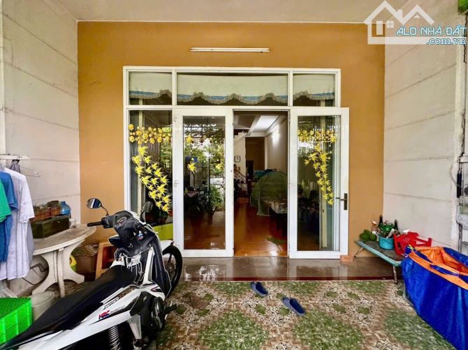 Bán gấp căn nhà ở Tân Hiệp, Hóc Môn. DT 100m2, giá 830 triệu, Sổ Hồng Riêng - 1