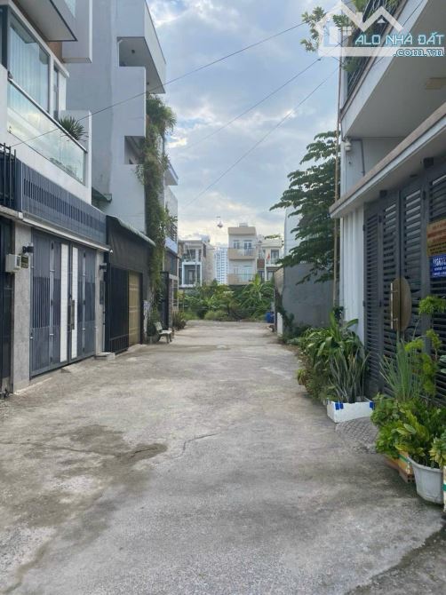 KẸT TIỀN BÁN NHANH NỀN 51M NGAY CHỢ GẦN TRƯỜNG HỌC KDC - ĐẤT FULL THỔ - SỔ SẴN GIÁ 2,7 TỶ - 1